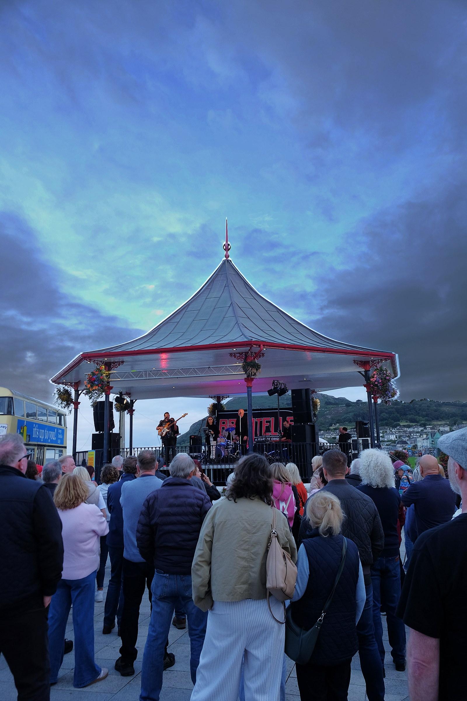 Bagatelle play Bray Seafront

The Seafront Bray

07 September 2025

Credit: LiamMcArdle.com