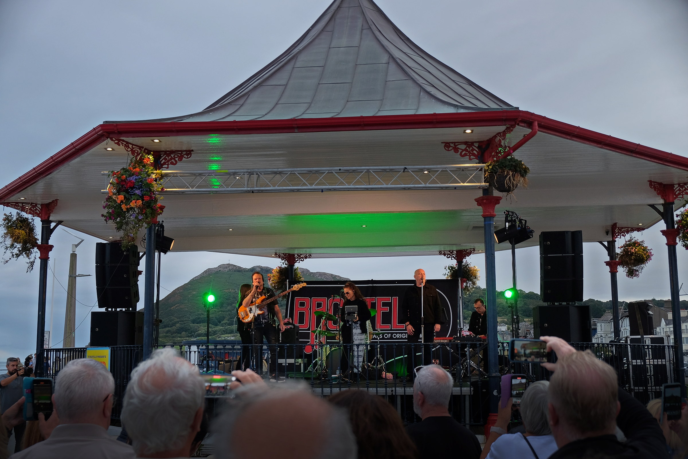 Bagatelle play Bray Seafront

The Seafront Bray

07 September 2025

Credit: LiamMcArdle.com